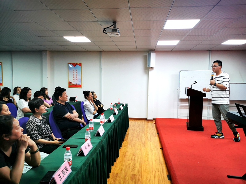 眉山同心公益藝術(shù)大講堂開講 民進(jìn)市委以文化力量服務(wù)社會(huì)